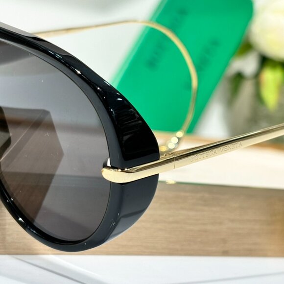 BOTTEGA VENETA Sunglasses main image 6